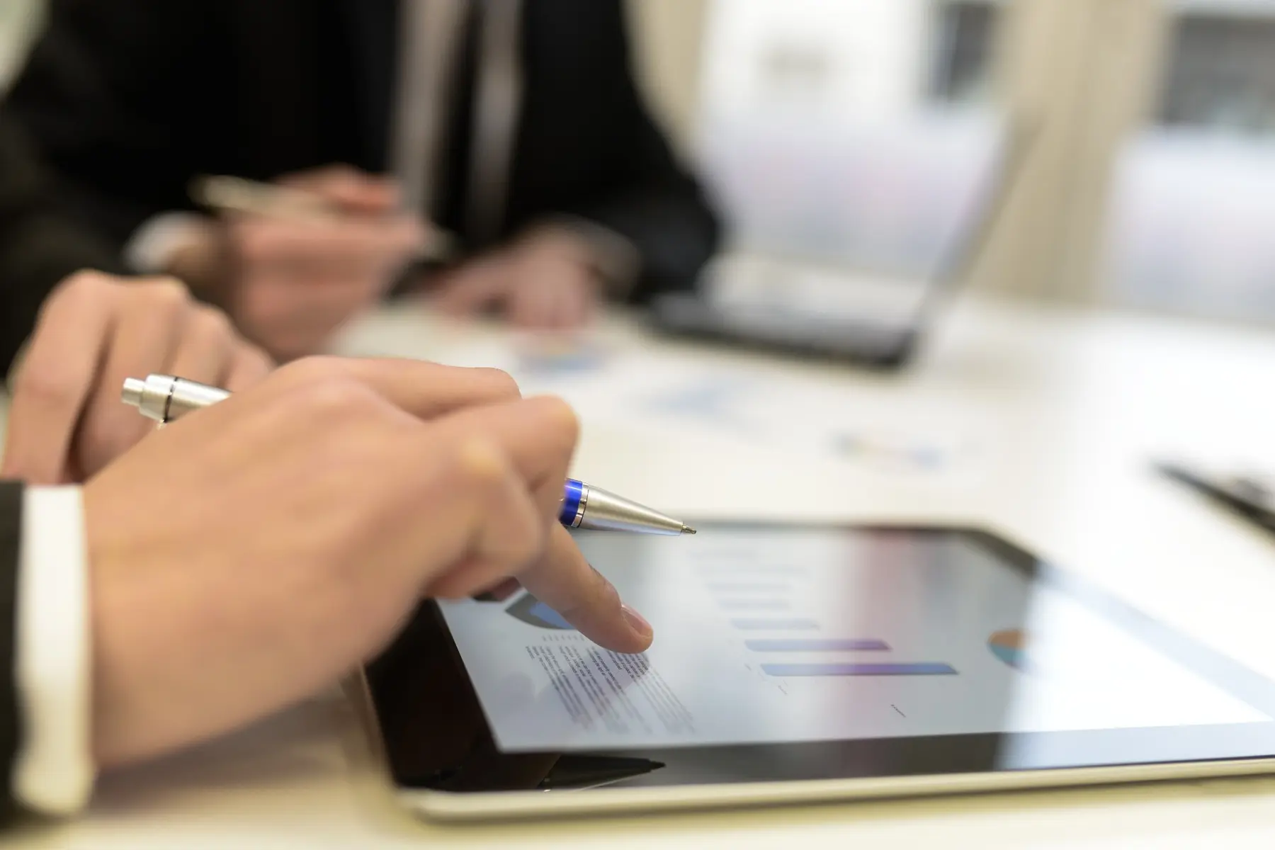 Consultazione di un grafico di andamento su tablet